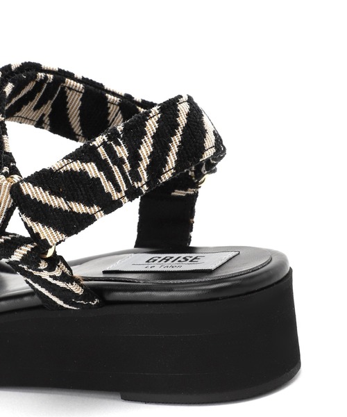 LE TALON（ルタロン）の「GRISE アツゾココンビストラップサンダル（サンダル・レディース・パープル/ブラック×ブラック・SMALL/MEDIUM/LARGE/X-SMALL/X-LARGE）」の6枚目の写真