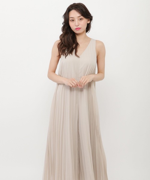 Love,Bonito(ラブボニート)の「エリン プリーツ ワイドレッグ ミダクシー ジャンプスーツ(つなぎ/オールインワン・レディース・ベージュ/ブルー・LARGE/SMALL/MEDIUM)」の4枚目の写真
