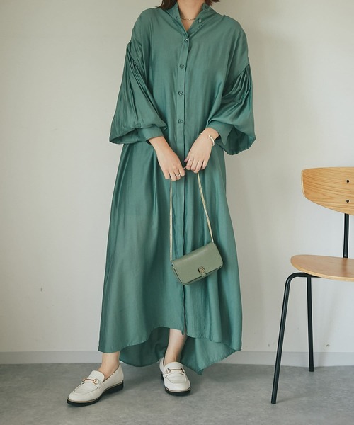 un dix cors（アンディコール）の「後ろ姿も可愛い　バックギャザーボリュームシャツワンピース（ワンピース・レディース・ブラック/ブラウン/グリーン・FREE）」の3枚目の写真