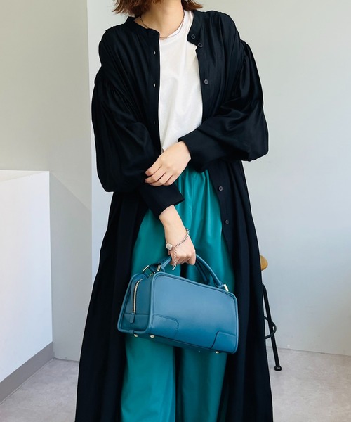 un dix cors（アンディコール）の「後ろ姿も可愛い　バックギャザーボリュームシャツワンピース（ワンピース・レディース・ブラック/ブラウン/グリーン・FREE）」の4枚目の写真