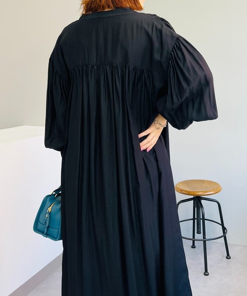 un dix cors（アンディコール）の「後ろ姿も可愛い　バックギャザーボリュームシャツワンピース（ワンピース・レディース・ブラック/ブラウン/グリーン・FREE）」の13枚目の写真