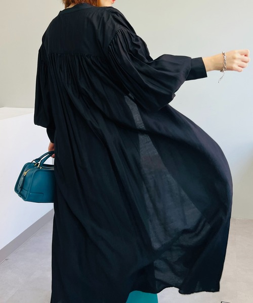 un dix cors（アンディコール）の「後ろ姿も可愛い　バックギャザーボリュームシャツワンピース（ワンピース・レディース・ブラック/ブラウン/グリーン・FREE）」の14枚目の写真