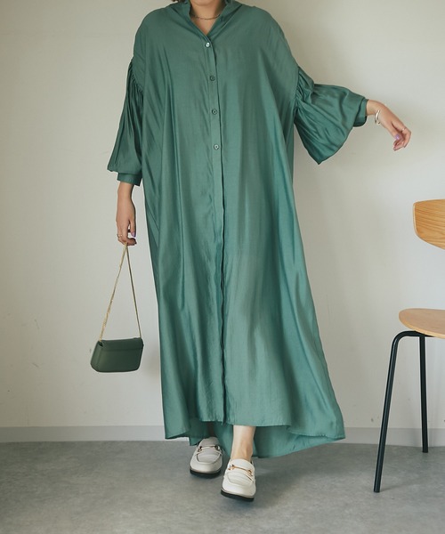 un dix cors（アンディコール）の「後ろ姿も可愛い　バックギャザーボリュームシャツワンピース（ワンピース・レディース・ブラック/ブラウン/グリーン・FREE）」の9枚目の写真