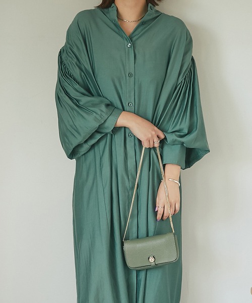 un dix cors（アンディコール）の「後ろ姿も可愛い　バックギャザーボリュームシャツワンピース（ワンピース・レディース・ブラック/ブラウン/グリーン・FREE）」の8枚目の写真