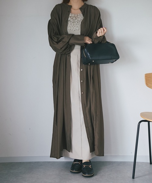 un dix cors（アンディコール）の「後ろ姿も可愛い　バックギャザーボリュームシャツワンピース（ワンピース・レディース・ブラック/ブラウン/グリーン・FREE）」の16枚目の写真