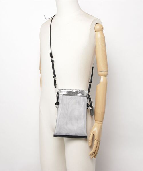 THE PURSE(ザパース )の「THE PURSE(ザパース)TULLE DRAWSTRING BAG/キンチャクバッグ(ショルダーバッグ・レディース・シルバー・F)」の5枚目の写真