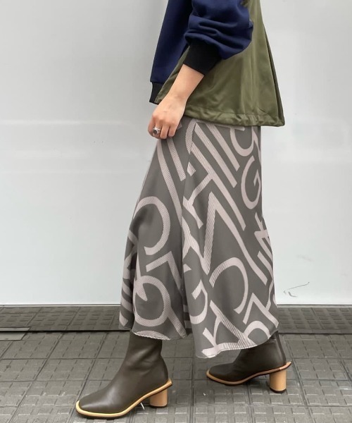 B'2nd(ビーセカンド)の「CHIGNON(シニヨン) 柄バイアスマーメイドスカート(スカート・レディース・ブラック/カーキ・F)」の4枚目の写真