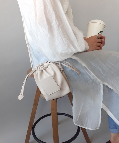 thank U more(サンキューモア)の「レザー 巾着 ショルダーバッグ(ショルダーバッグ・レディース・ベージュ/ピンク/ブラウン/グリーン・FREE)」の17枚目の写真