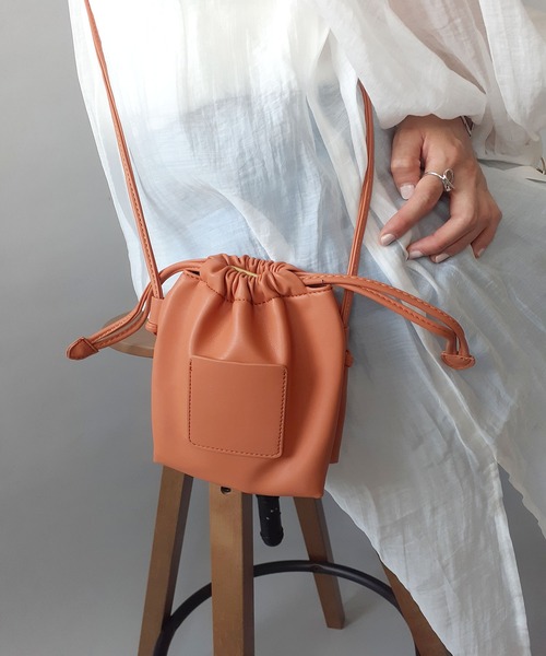 thank U more(サンキューモア)の「レザー 巾着 ショルダーバッグ(ショルダーバッグ・レディース・ベージュ/ピンク/ブラウン/グリーン・FREE)」の22枚目の写真