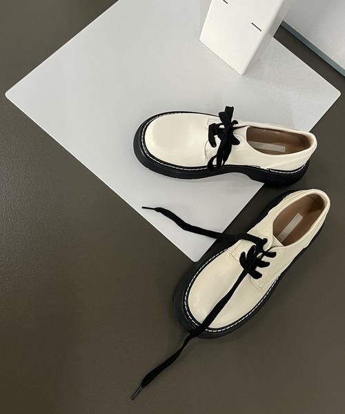 by muni:r（バイ ムニール）の「ステッチポイント厚底ローファー（ローファー・レディース・アイボリー/ブラック/ベージュ・23.0cm/23.5cm/24.0cm/24.5cm/25.0cm）」の2枚目の写真