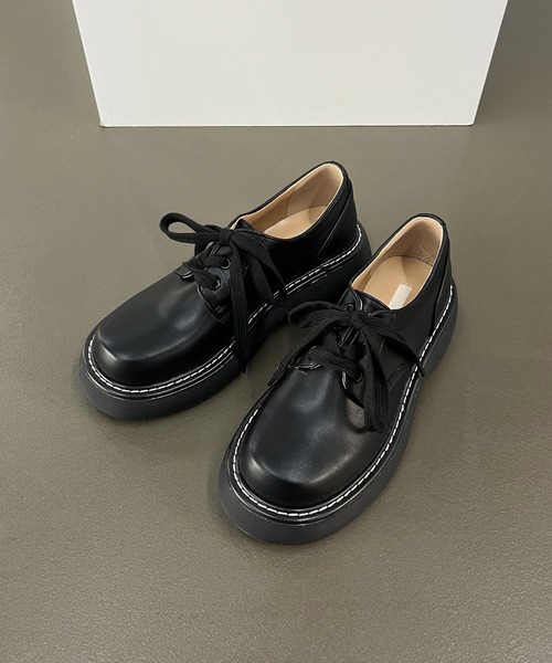 by muni:r（バイ ムニール）の「ステッチポイント厚底ローファー（ローファー・レディース・アイボリー/ブラック/ベージュ・23.0cm/23.5cm/24.0cm/24.5cm/25.0cm）」の3枚目の写真