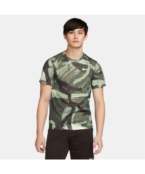 NIKE(ナイキ)の「NIKE/ナイキ AS M DF TEE LGD CAMO AOP(Tシャツ/カットソー・メンズ・カモフラージュ/ブラック・M/L/XL)」の2枚目の写真