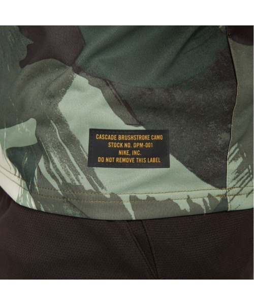 NIKE(ナイキ)の「NIKE/ナイキ AS M DF TEE LGD CAMO AOP(Tシャツ/カットソー・メンズ・カモフラージュ/ブラック・M/L/XL)」の5枚目の写真