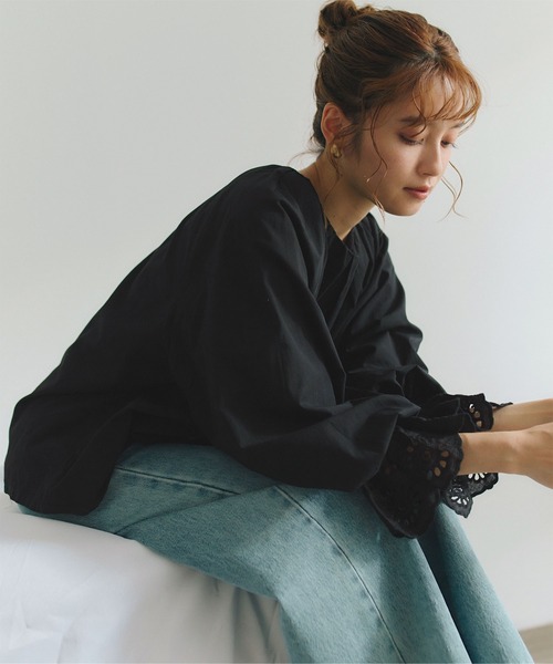 ディアマイラブ 黒のレースアップ長袖シャツ DearMyLove（ディアマイラブ）の「レースアップ刺繍肩開き