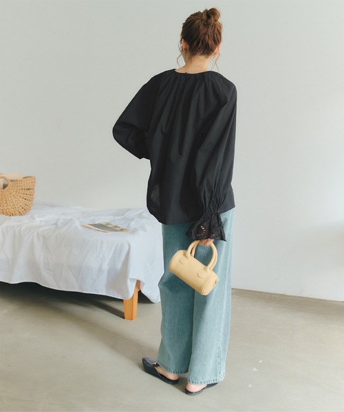 titivate(ティティベイト)の「袖口レースギャザーブラウス(シャツ/ブラウス・レディース・オフホワイト/ブラック/イエロー・S/M)」の14枚目の写真