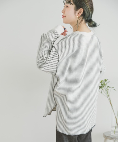 ITEMS URBANRESEARCH（アイテムズ アーバンリサーチ）の「ラウンドロングTシャツ（Tシャツ/カットソー・レディース・ブラック系その他/オフホワイト/スミクロ・FREE）」の20枚目の写真