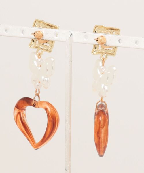 tone(トーン)の「【maru】蝶々べっ甲ハートピアス(MA)(ピアス(両耳用)・レディース・ホワイト・FREE)」の2枚目の写真