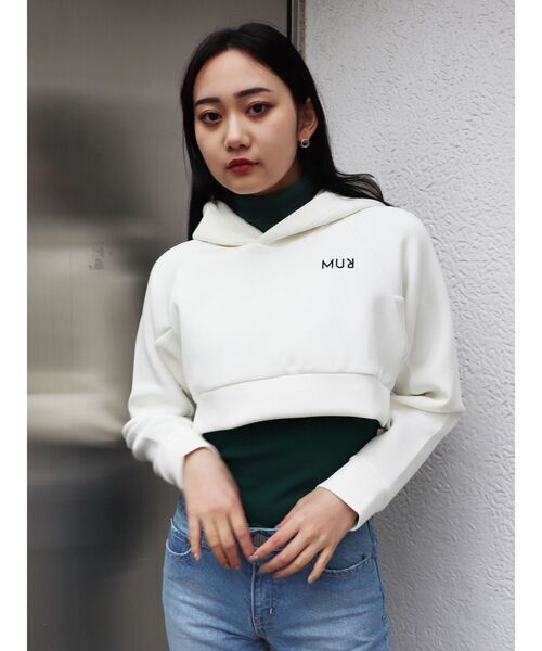 MURUA（ムルーア）の「ロゴクロップドパーカー（Tシャツ/カットソー・レディース・ブラック/アイボリー・FREE）」の13枚目の写真