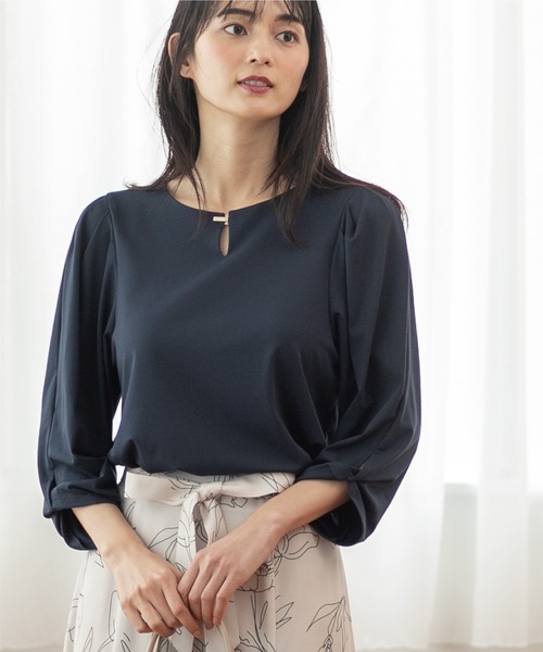 index（インデックス）の「◆ツイストスリーブトップス【接触冷感/洗濯機洗い可】（Tシャツ/カットソー・レディース・ライトブルー/イエロー系その他/オフホワイト/ネイビー・36/38/40/42）」の3枚目の写真