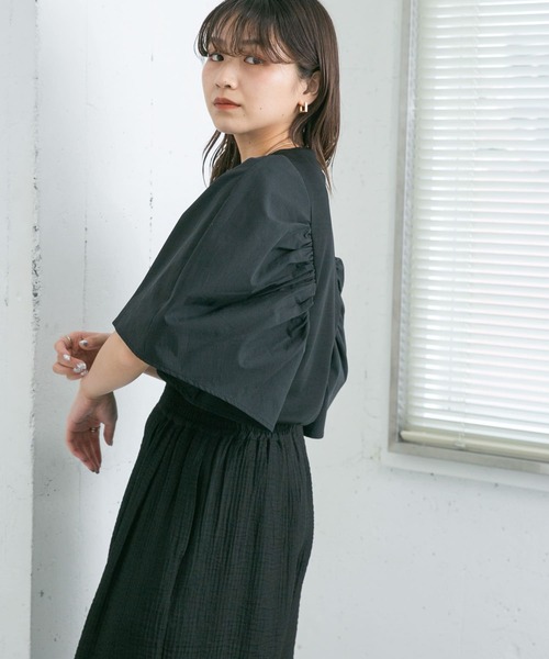 KBF(ケイビーエフ)の「ドッキングボリュームスリーブTEE(Tシャツ/カットソー・レディース・ブラック/グリーン系その他/オフホワイト・ONE)」の16枚目の写真