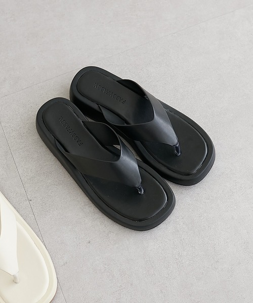 LARUTA(ラルータ)の「【LARUTA】厚底トングサンダル(サンダル・レディース・ブラック/オフホワイト・SMALL/MEDIUM/LARGE)」の1枚目の写真