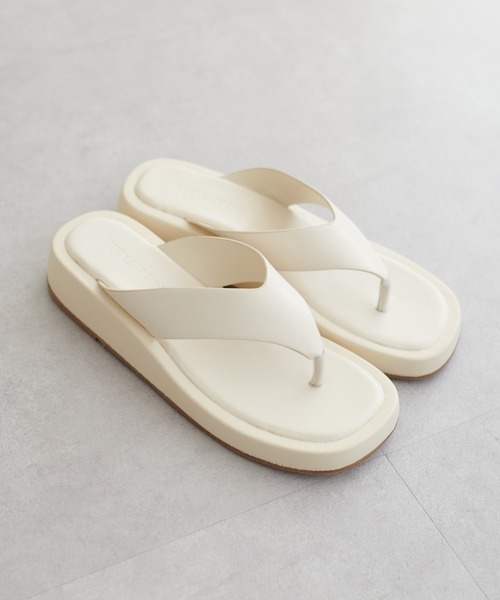 LARUTA(ラルータ)の「【LARUTA】厚底トングサンダル(サンダル・レディース・ブラック/オフホワイト・SMALL/MEDIUM/LARGE)」の5枚目の写真