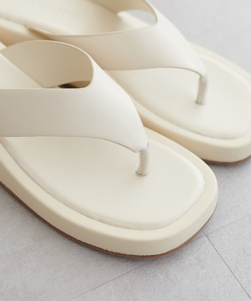 LARUTA(ラルータ)の「【LARUTA】厚底トングサンダル(サンダル・レディース・ブラック/オフホワイト・SMALL/MEDIUM/LARGE)」の11枚目の写真