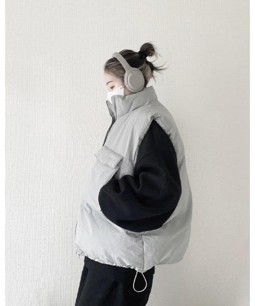YACA（ヤーカ）の「mulch pocket vest/マルチポケットベスト（ダウンベスト・レディース・グレー・FREE）」の2枚目の写真