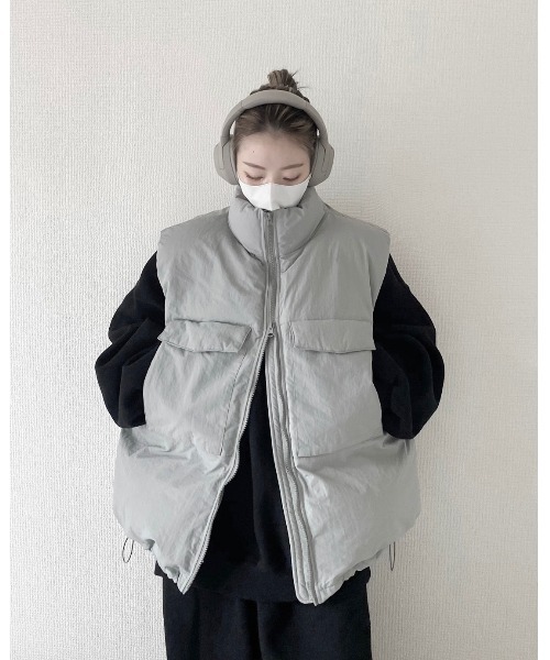 YACA（ヤーカ）の「mulch pocket vest/マルチポケットベスト（ダウンベスト・レディース・グレー・FREE）」の3枚目の写真