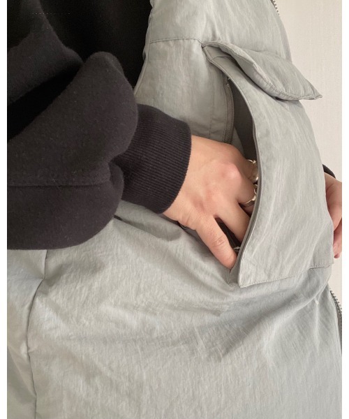 YACA（ヤーカ）の「mulch pocket vest/マルチポケットベスト（ダウンベスト・レディース・グレー・FREE）」の8枚目の写真