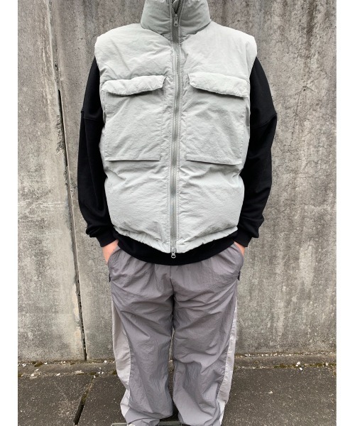 YACA（ヤーカ）の「mulch pocket vest/マルチポケットベスト（ダウンベスト・レディース・グレー・FREE）」の13枚目の写真