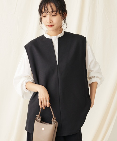 CRAFT STANDARD BOUTIQUE（クラフトスタンダードブティック）の「【イージーケア】Vネックベスト（ベスト・レディース・ブラック/カーキ・L/M）」の2枚目の写真
