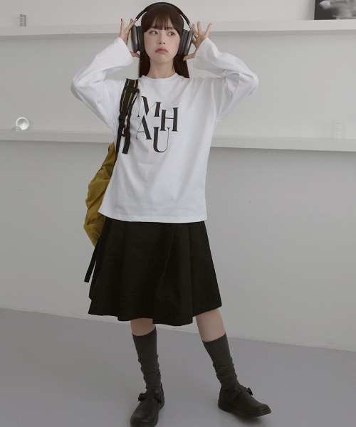 muahmuah(ムーアムーア)の「A'GEM/9 × .kom『muah muah/ムーアムーア』MIDDLE LOGO LONG SLEEVE/ミドルロゴ 長袖Tシャツ(Tシャツ/カットソー・レディース・ホワイト・FREE)」の2枚目の写真