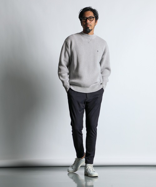 The DUFFER of ST.GEORGE（ザダファーオブセントジョージ）の「MOCK NECK WASHABLE KNIT：イージーケア ワンポイント モックネック クルーニット（ニット/セーター・メンズ・ライトグレー/グレイッシュベージュ・X-LARGE/MEDIUM/SMALL/LARGE）」の4枚目の写真
