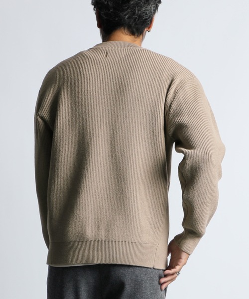 The DUFFER of ST.GEORGE（ザダファーオブセントジョージ）の「MOCK NECK WASHABLE KNIT：イージーケア ワンポイント モックネック クルーニット（ニット/セーター・メンズ・ライトグレー/グレイッシュベージュ・X-LARGE/MEDIUM/SMALL/LARGE）」の8枚目の写真