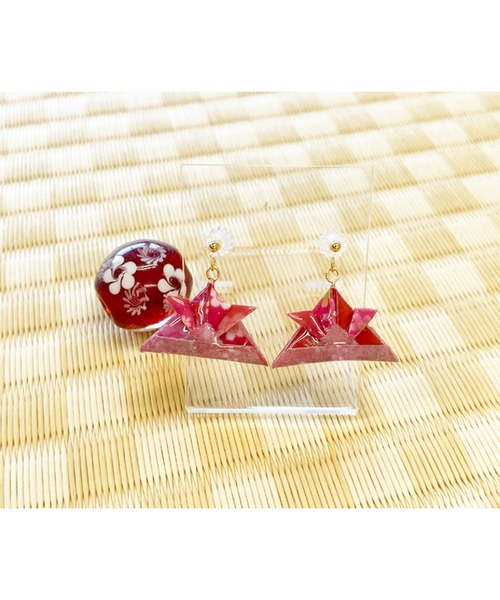 GGD SELECT（ジージーディー　セレクト）の「兜樹脂ポストピアス[和小物マルシェ]（ピアス（両耳用）・レディース・パープル/レッド/グリーン・FREE）」の3枚目の写真