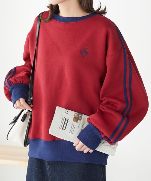 BONLECILL(ボンルシール)の「裏起毛エンブレム刺繍 配色袖ラインスウェットプルオーバー(スウェット・レディース・チャコールグレー/レッド/グリーン/アイボリー・FREE)」の4枚目の写真