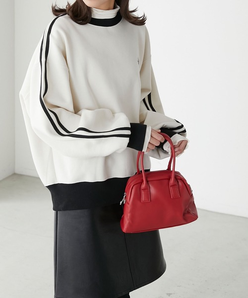 BONLECILL(ボンルシール)の「裏起毛エンブレム刺繍 配色袖ラインスウェットプルオーバー(スウェット・レディース・チャコールグレー/レッド/グリーン/アイボリー・FREE)」の18枚目の写真