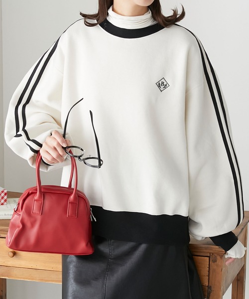 BONLECILL(ボンルシール)の「裏起毛エンブレム刺繍 配色袖ラインスウェットプルオーバー(スウェット・レディース・チャコールグレー/レッド/グリーン/アイボリー・FREE)」の20枚目の写真