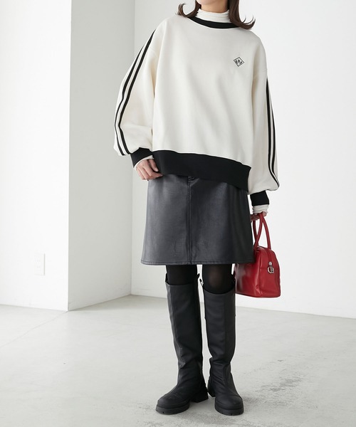 BONLECILL(ボンルシール)の「裏起毛エンブレム刺繍 配色袖ラインスウェットプルオーバー(スウェット・レディース・チャコールグレー/レッド/グリーン/アイボリー・FREE)」の21枚目の写真