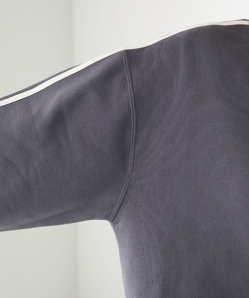 BONLECILL(ボンルシール)の「裏起毛エンブレム刺繍 配色袖ラインスウェットプルオーバー(スウェット・レディース・チャコールグレー/レッド/グリーン/アイボリー・FREE)」の9枚目の写真