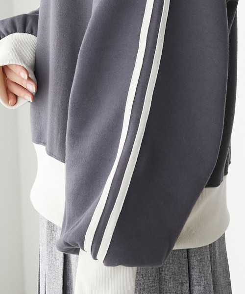 BONLECILL(ボンルシール)の「裏起毛エンブレム刺繍 配色袖ラインスウェットプルオーバー(スウェット・レディース・チャコールグレー/レッド/グリーン/アイボリー・FREE)」の14枚目の写真