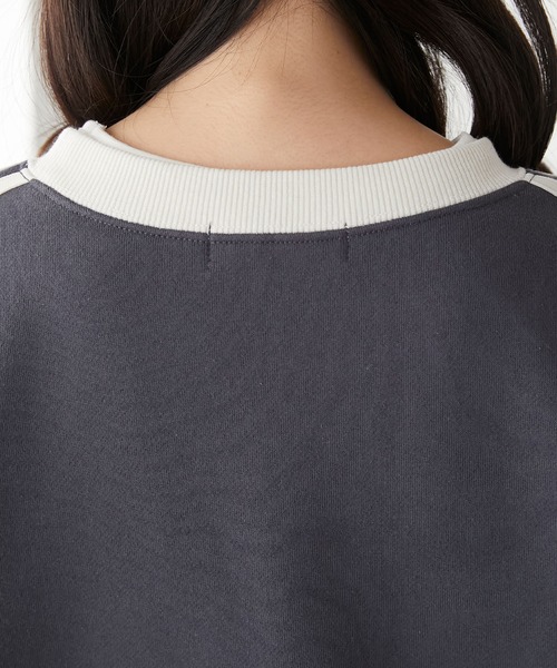 BONLECILL(ボンルシール)の「裏起毛エンブレム刺繍 配色袖ラインスウェットプルオーバー(スウェット・レディース・チャコールグレー/レッド/グリーン/アイボリー・FREE)」の16枚目の写真