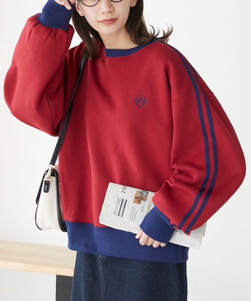 BONLECILL(ボンルシール)の「裏起毛エンブレム刺繍 配色袖ラインスウェットプルオーバー(スウェット・レディース・チャコールグレー/レッド/グリーン/アイボリー・FREE)」の5枚目の写真