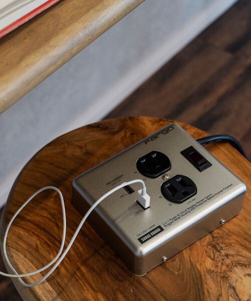 FREAK'S STORE（フリークスストア）の「Fargo/ファーゴ STEEL TAP USB 3.4A/AC4個口 USB付き 電源タップ AC 1.8m 3ピン（生活家電・レディース・オリーブ/シルバー・ONE SIZE）」の8枚目の写真