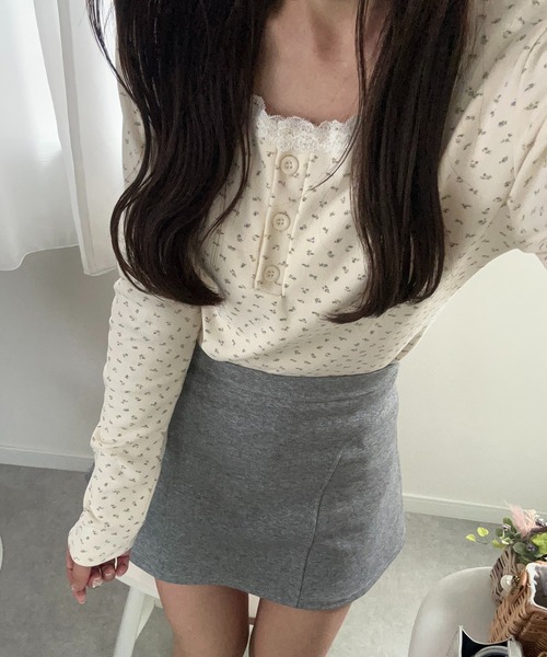 SHEPP(シープ)の「【累計お気に入り数1.3万人突破】フラワーレース ヘンリーネック ピチT/26SS(Tシャツ/カットソー・レディース・アイボリー/ブラック・M/S/L)」の4枚目の写真