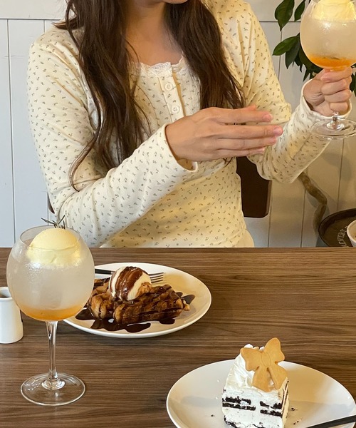 SHEPP(シープ)の「【累計お気に入り数1.3万人突破】フラワーレース ヘンリーネック ピチT/26SS(Tシャツ/カットソー・レディース・アイボリー/ブラック・M/S/L)」の12枚目の写真