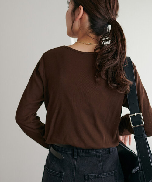 DISCOAT（ディスコート）の「【WEB限定】リブシアーロングスリーブ（Tシャツ/カットソー・レディース・イエロー/ブラック/チャコールグレー/オフホワイト/ブルー/ブラウン・FREE）」の16枚目の写真