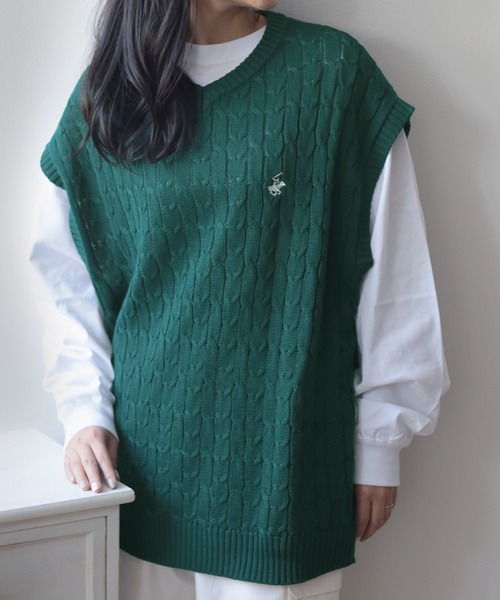 BEVERLY HILLS POLO CLUB(ビバリーヒルズポロクラブ)の「【BEVERLY HILLS POLO CLUB/ビバリーヒルズポロクラブ】ブランドワンポイントロゴ刺繍 ケーブル編みデザイン ニットベスト/オーバーサイズ/2024SS(ベスト・レディース・ブラック/ネイビー/グリーン/アイボリー・M/L/XL)」の1枚目の写真