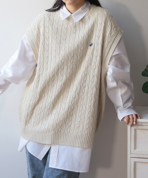 BEVERLY HILLS POLO CLUB(ビバリーヒルズポロクラブ)の「【BEVERLY HILLS POLO CLUB/ビバリーヒルズポロクラブ】ブランドワンポイントロゴ刺繍 ケーブル編みデザイン ニットベスト/オーバーサイズ/2024SS(ベスト・レディース・ブラック/ネイビー/グリーン/アイボリー・M/L/XL)」の5枚目の写真